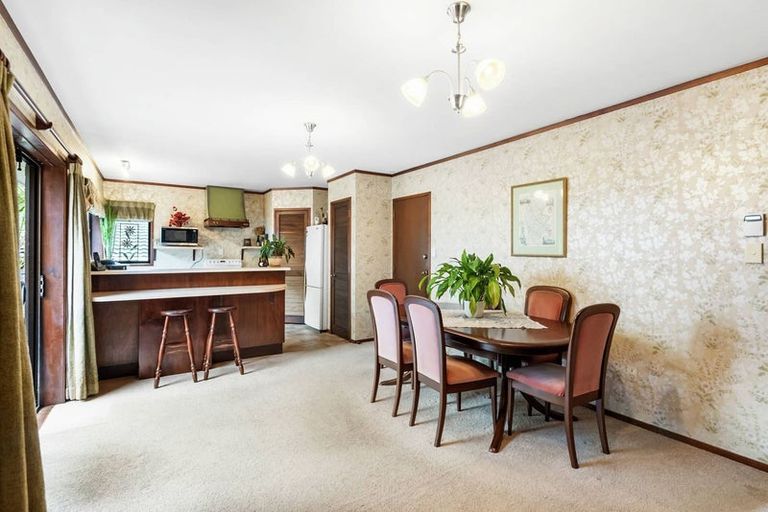 Photo of property in 15 Mark Edward Drive, Half Moon Bay, Auckland, 2012