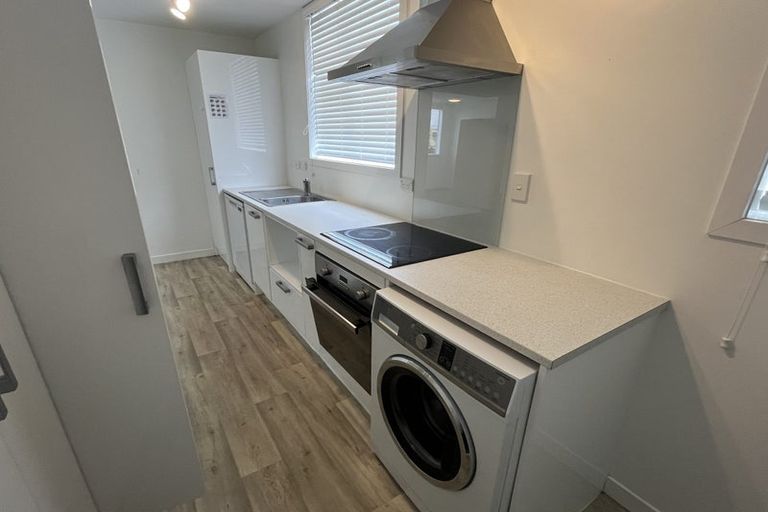 Photo of property in 17/125u Queens Drive, Lyall Bay, Wellington, 6022