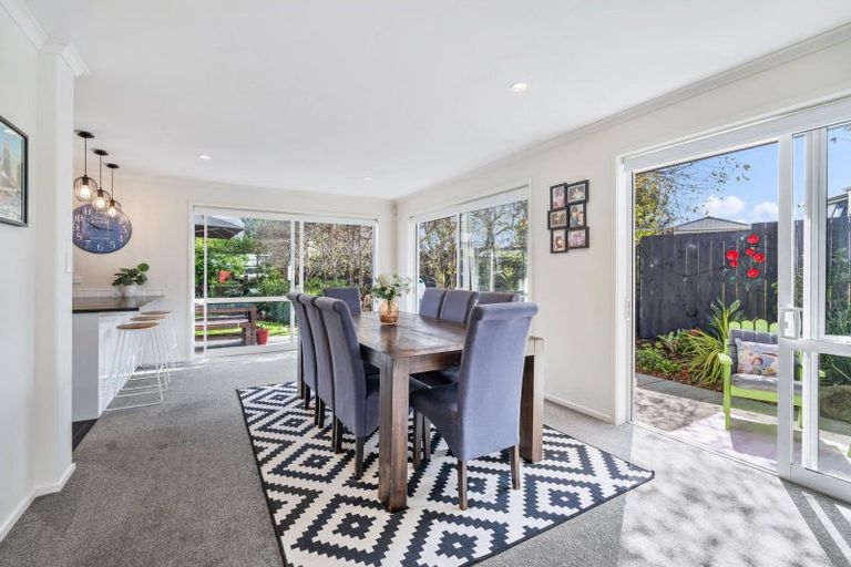 Photo of property in 25 Waitemata Drive, One Tree Point, 0118