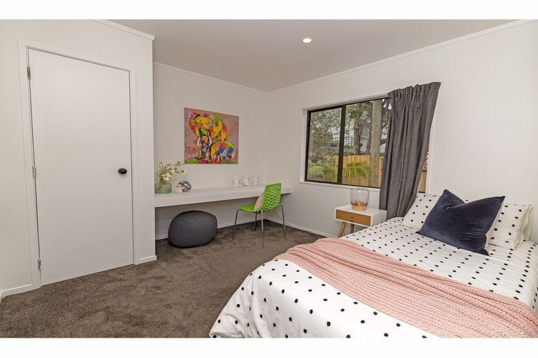 Photo of property in 1/111 Lincoln Park Avenue, Massey, Auckland, 0614