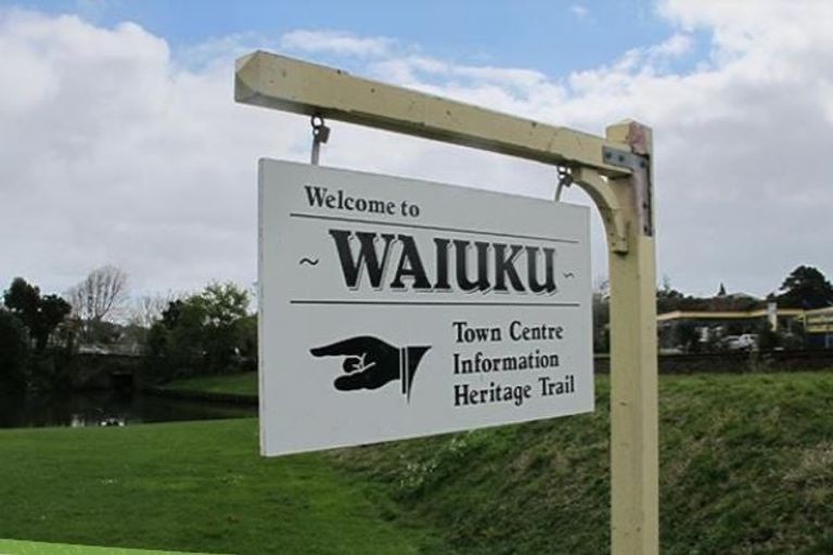 Photo of property in 6 Te Paahi Avenue, Waiuku, 2123