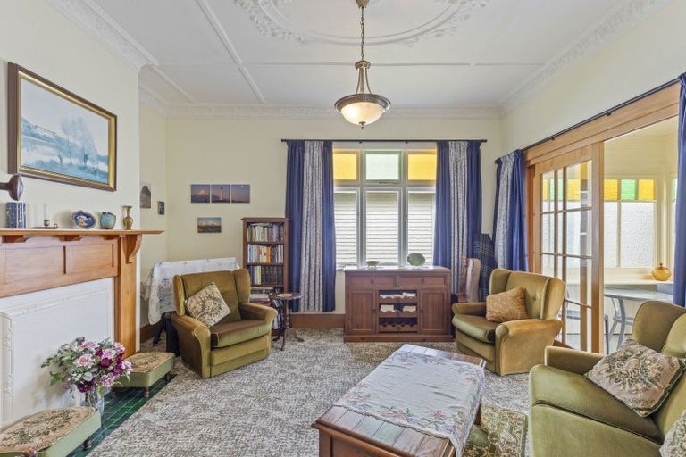 Photo of property in 23 Paynters Avenue, Strandon, New Plymouth, 4312