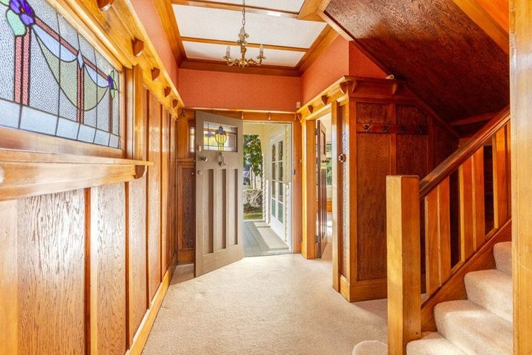 Photo of property in 33 Seapoint Road, Bluff Hill, Napier, 4110