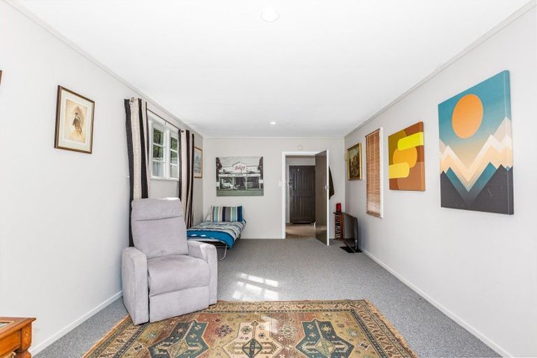 Photo of property in 41-43 Greenaway Road, Waikanae, 5036