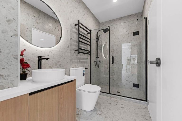 Photo of property in 11d Trinidad Road, Sunnynook, Auckland, 0620