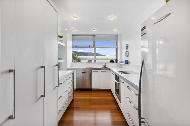 Photo of property in Dorchester Apartments, 144 Oriental Parade, Oriental Bay, Wellington, 6011