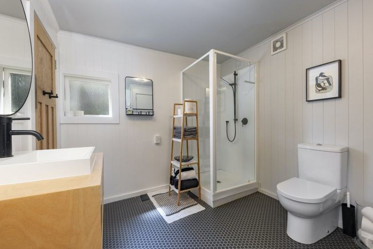 Photo of property in 42 Rayner Road, Piha, 0772