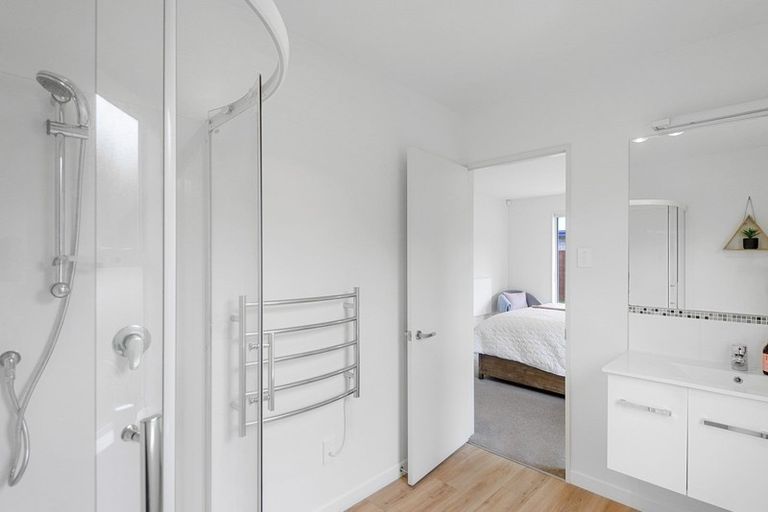 Photo of property in 37 Davaar Crescent, Broomfield, Christchurch, 8042