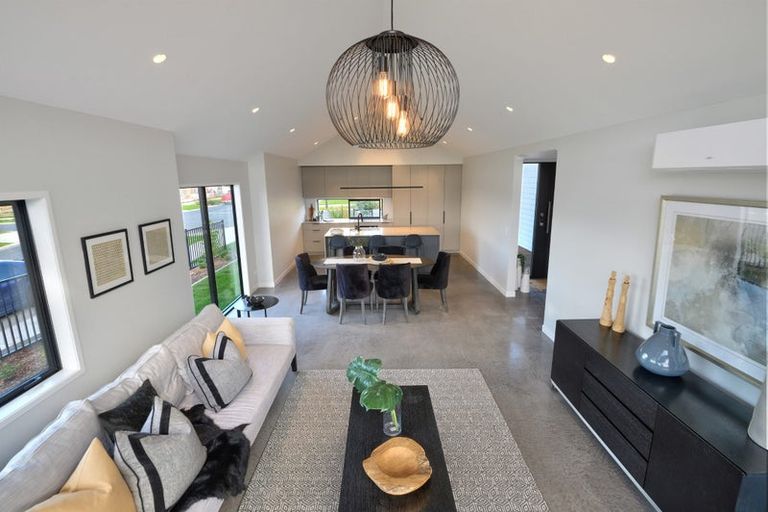 Photo of property in 38 Vinistra Road, Kumeu, 0810