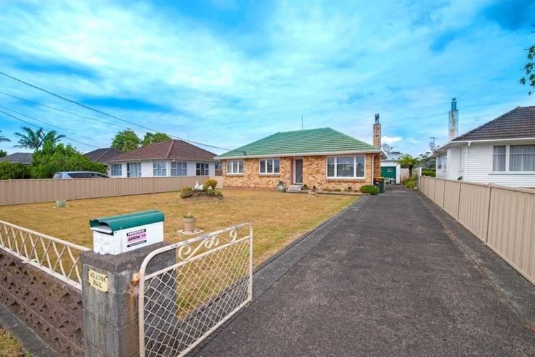 Photo of property in 38 Smythe Road, Henderson, Auckland, 0612