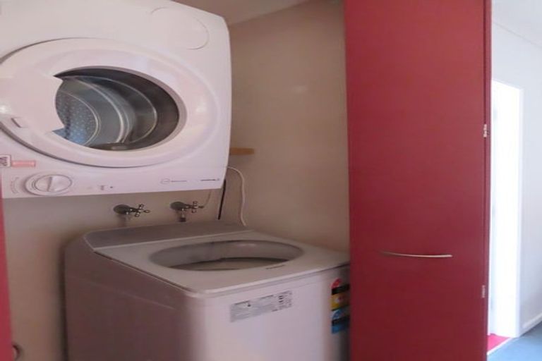 Photo of property in 60 Beazley Avenue, Paparangi, Wellington, 6037