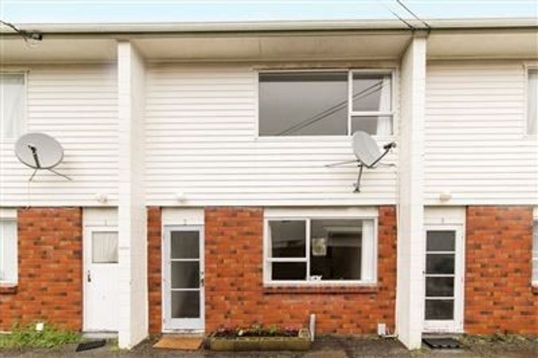 Photo of property in 37u2 Frankmoore Avenue, Johnsonville, Wellington, 6037