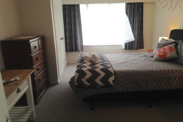 Photo of property in 2 Kopiko Way, Brooklyn, Wellington, 6021