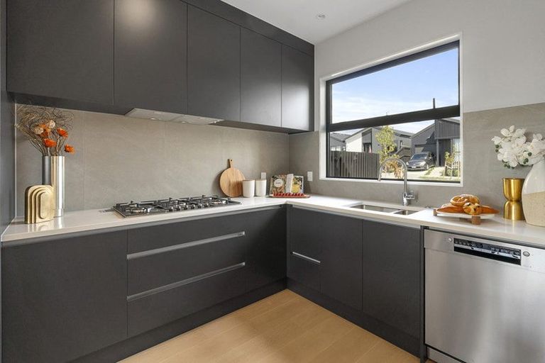 Photo of property in 32 Paretao Street, Massey, 0614