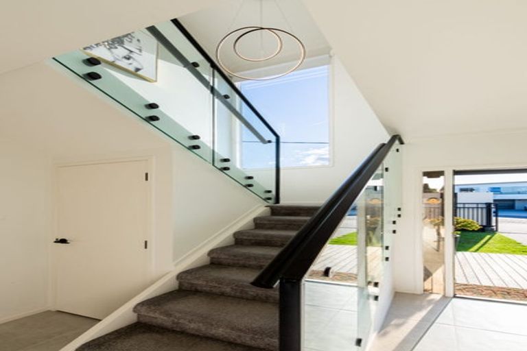 Photo of property in 131 Churchill Road, Rothesay Bay, Auckland, 0630