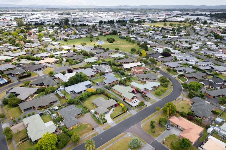 Photo of property in 19 Waiwherowhero Drive, St Andrews, Hamilton, 3200
