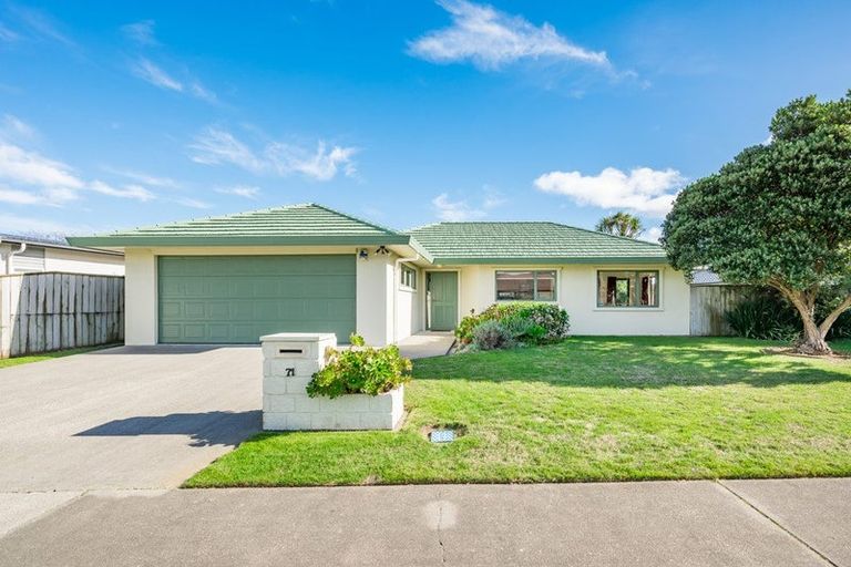 Photo of property in 71 Awatea Avenue, Paraparaumu, 5032