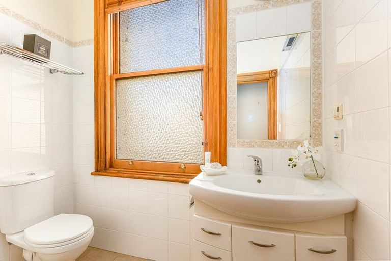 Photo of property in 46 Roxburgh Street, Mount Victoria, Wellington, 6011