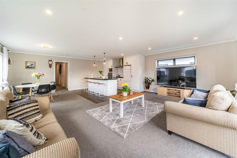 Photo of property in 36 Te Kaeaea Crescent, Wallaceville, Upper Hutt, 5018