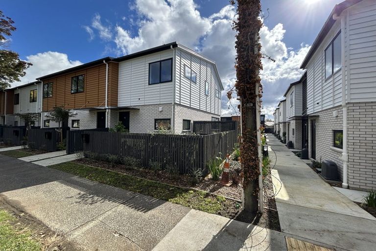 Photo of property in 11 Whati Lane, Henderson, Auckland, 0612
