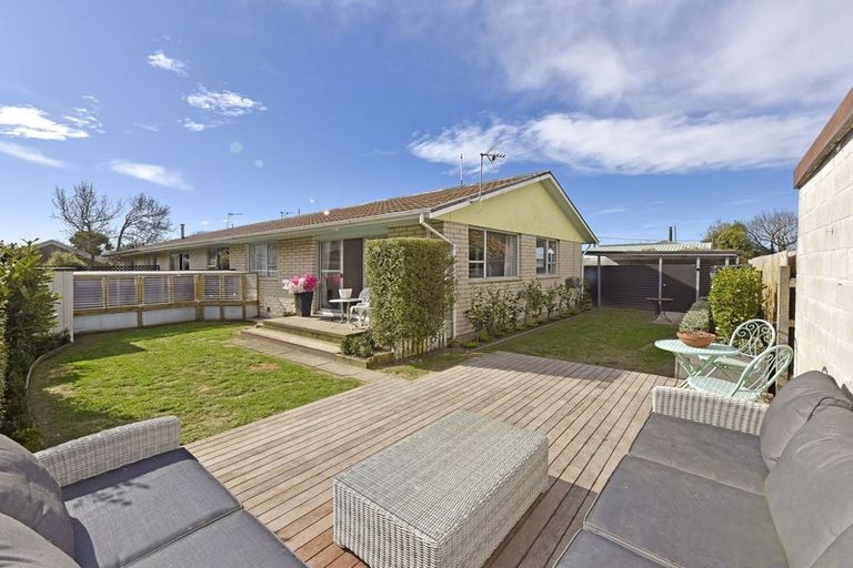 Photo of property in 1/9a Avonhead Road, Avonhead, Christchurch, 8042