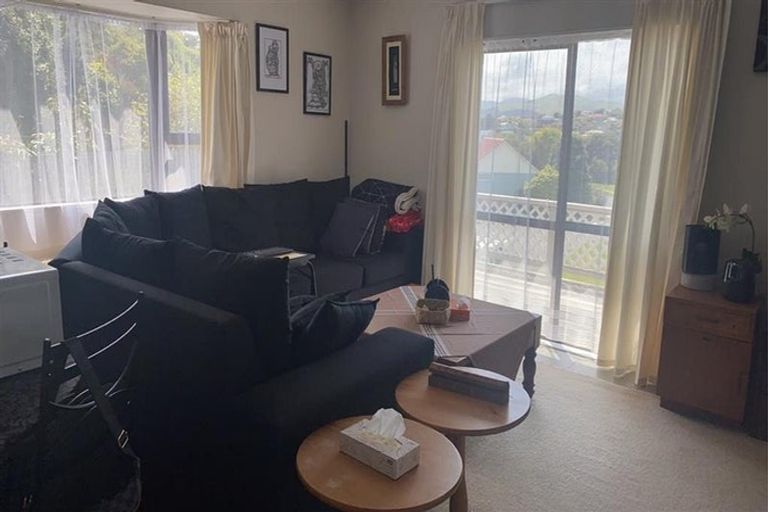 Photo of property in 1a Seagull Place, Whitby, Porirua, 5024