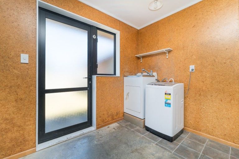 Photo of property in 15 Orlando Way, Kelvin Grove, Palmerston North, 4414