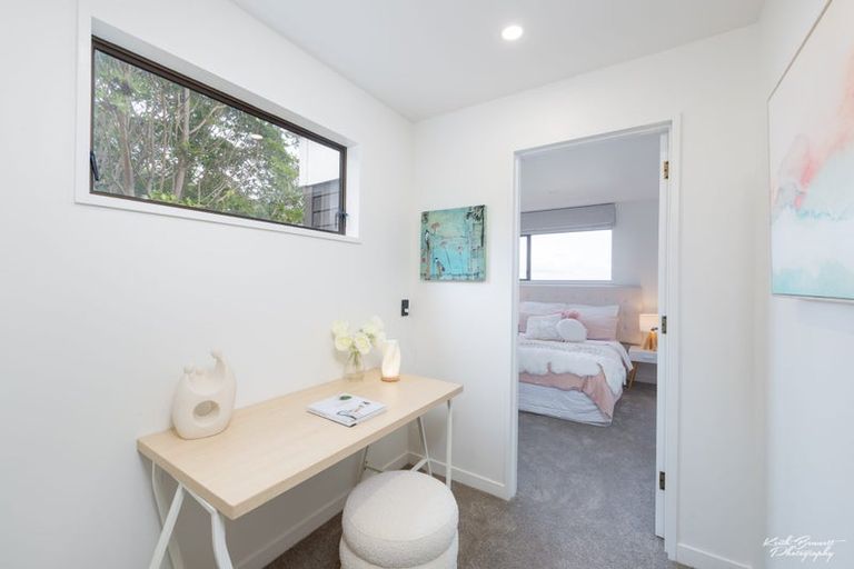 Photo of property in 50 Viewmont Drive, Harbour View, Lower Hutt, 5010