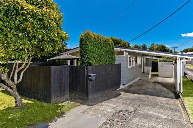 Photo of property in 7 Porter Avenue, Te Atatu South, Auckland, 0610