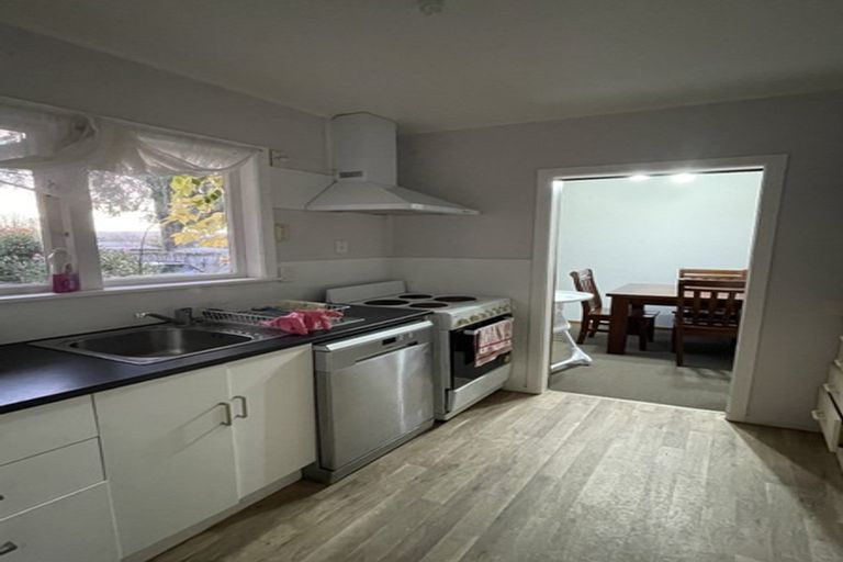 Photo of property in 33 Mackenzie Street, Te Atatu South, Auckland, 0610