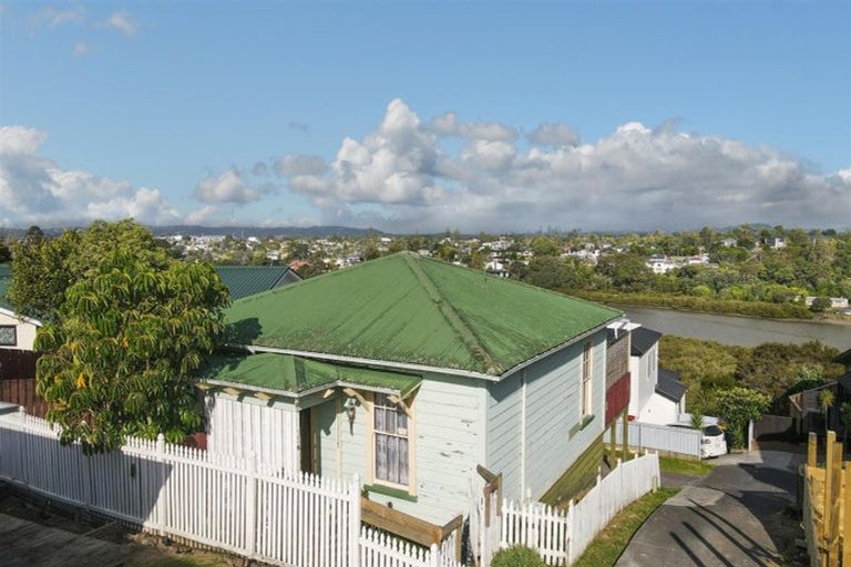 Photo of property in 141 Colwill Road, Massey, Auckland, 0614