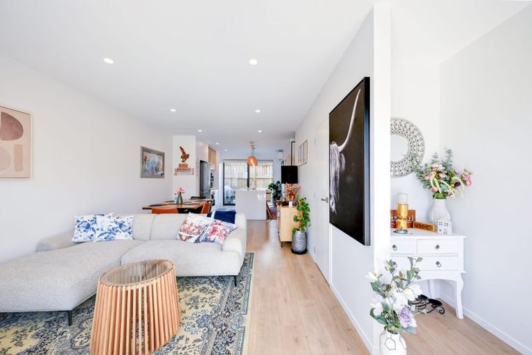 Photo of property in 2/21 Podgora Avenue, Kumeu, 0810
