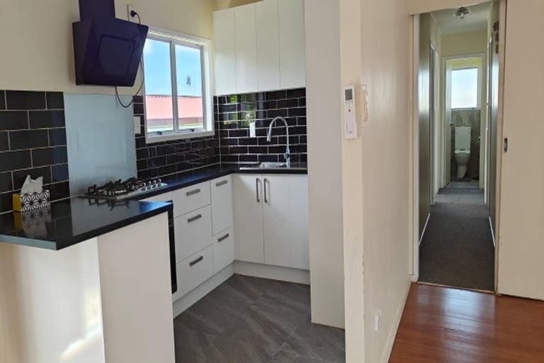Photo of property in 24a/2 Waimumu Road, Massey, Auckland, 0614