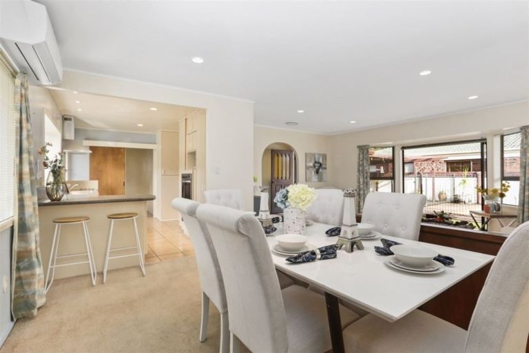 Photo of property in 17 Frank Evans Place, Henderson, Auckland, 0610