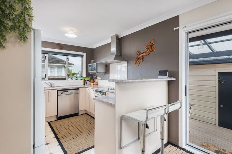 Photo of property in 638 Te Atatu Road, Te Atatu Peninsula, Auckland, 0610