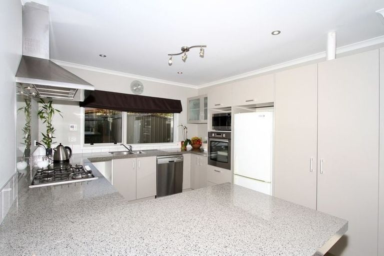 Photo of property in 25 Saltwood Street, Red Beach, 0932