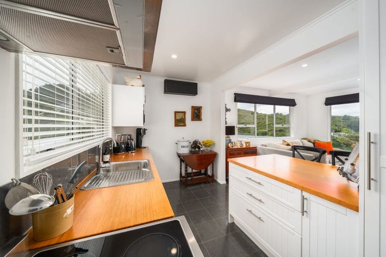 Photo of property in 73a Airlie Road, Plimmerton, Porirua, 5026