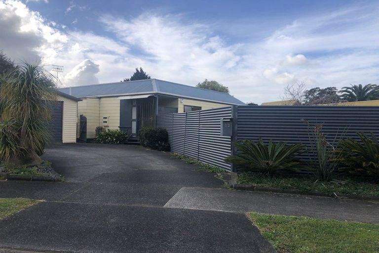 Photo of property in 13 Gloaming Place, Conifer Grove, Takanini, 2112