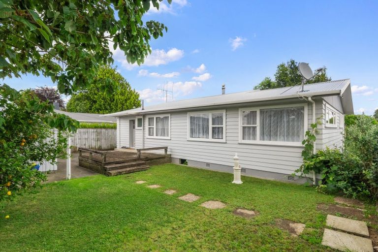 Photo of property in 35 Highbury Drive, Levin, 5510