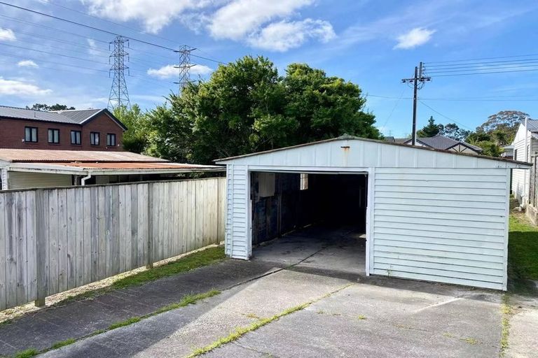 Photo of property in 5 Marlene Avenue, Te Atatu South, Auckland, 0610