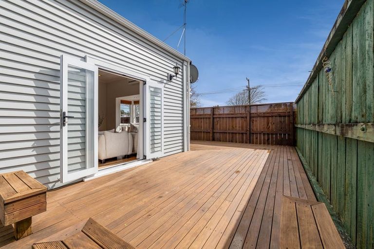 Photo of property in 15 Wallath Road, Westown, New Plymouth, 4310