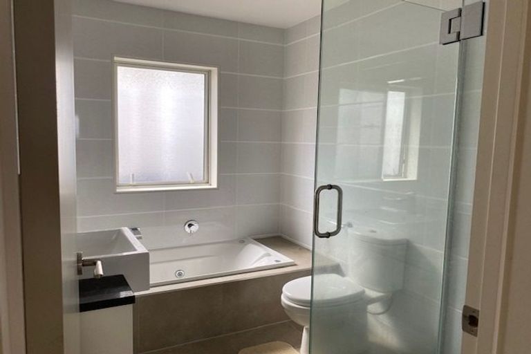Photo of property in 5 Kerrykeel Drive, Flat Bush, Auckland, 2019
