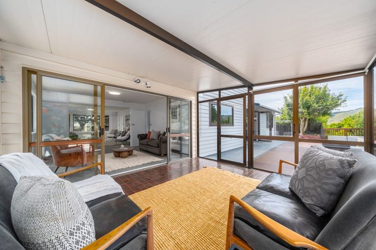 Photo of property in 28 Greyfriars Crescent, Tawa, Wellington, 5028