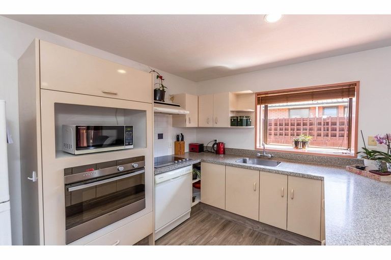 Photo of property in 17 Wiremu Street, Redwood, Christchurch, 8051