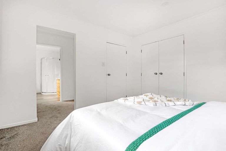 Photo of property in 9 Tahu Crescent, Sunnynook, Auckland, 0620