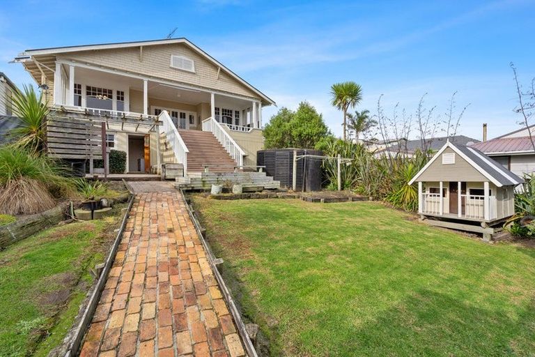 Photo of property in 23a Shakespear Road, Army Bay, Whangaparaoa, 0930