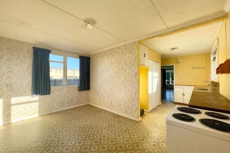 Photo of property in 15b Miro Street, Merrilands, New Plymouth, 4312