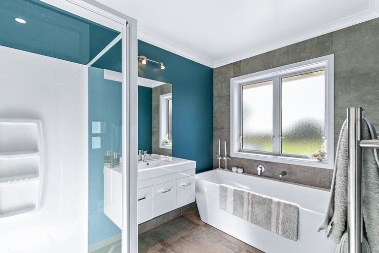 Photo of property in 76 Pohutukawa Drive, Levin, 5571