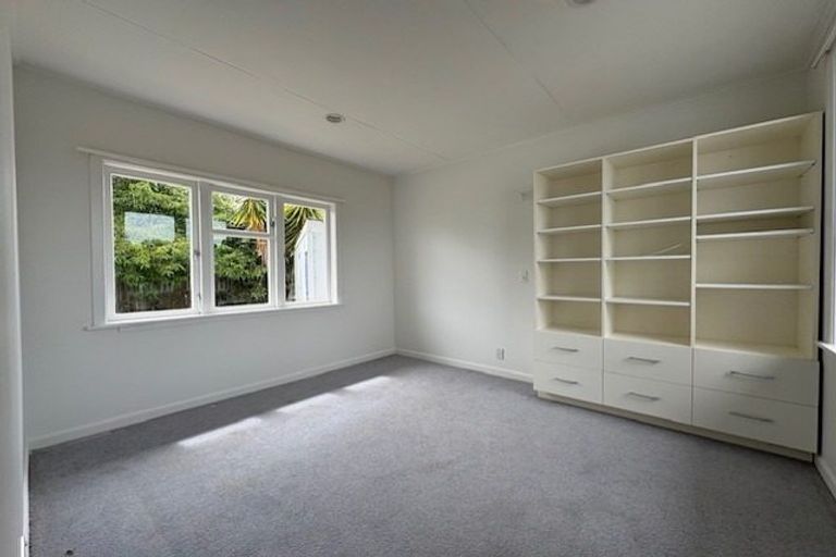 Photo of property in 12 Sullivan Avenue, Mangere Bridge, Auckland, 2022