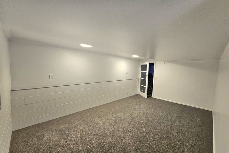 Photo of property in 10 Paritutu Road, Spotswood, New Plymouth, 4310